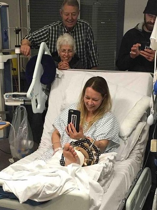 Η γυναίκα από τις φωτογραφίες-σοκ μετά το χτύπημα στο Λονδίνο χαμογελά ξανά [εικόνες] | iefimerida.gr 3