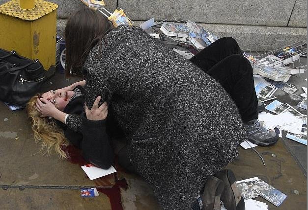 Η γυναίκα από τις φωτογραφίες-σοκ μετά το χτύπημα στο Λονδίνο χαμογελά ξανά [εικόνες] | iefimerida.gr 2