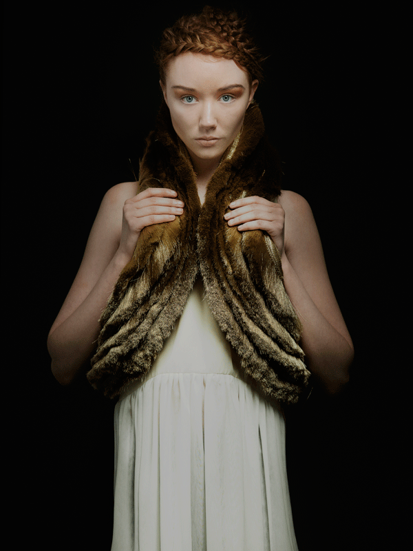 Melissanthi Spei: Η Ελληνίδα σχεδιάστρια που έκανε το folklore μόδα στο Λονδίνο -Επέβαλε τις κουδούνες ως το πιο in αξεσουάρ [εικόνες & βίντεο] | iefimerida.gr 3