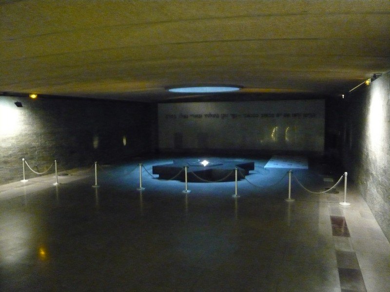 Οποιοι αμφισβητούν το Ολοκαύτωμα των Εβραίων θα καταδικάζονται σε σεμινάριο στο Μουσείο Memorial [εικόνες] | iefimerida.gr 3