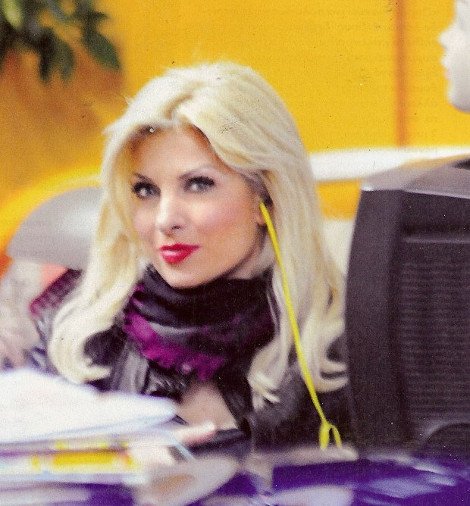 Η Ελένη Μενεγάκη με... μπούρκα κρύβεται από τους παπαράτσι [εικόνες] | iefimerida.gr 0