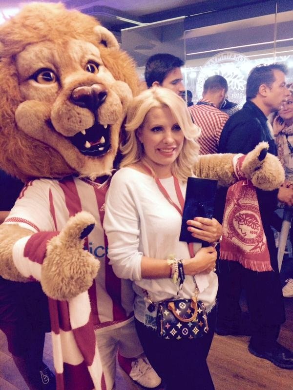 Η Ελένη Μενεγάκη πήγε γήπεδο για πρώτη φορά [εικόνες] | iefimerida.gr 1