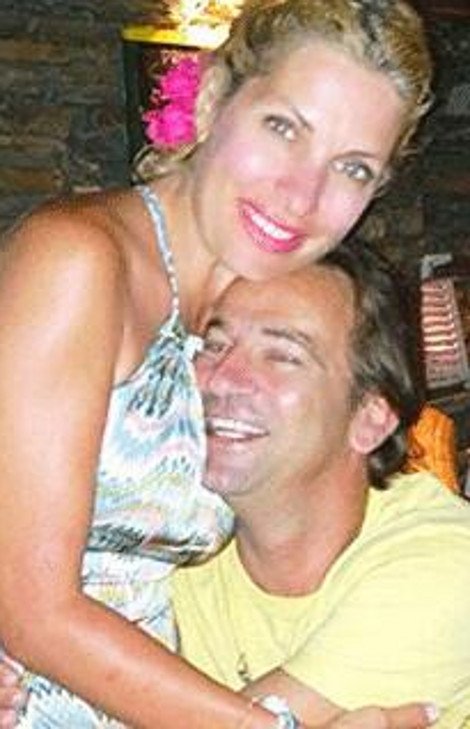 Η Ελένη Μενεγάκη αγκαλιά με τον Ματέο Παντζόπουλο εύχεται σε όλους καλό καλοκαίρι [εικόνες] | iefimerida.gr 3