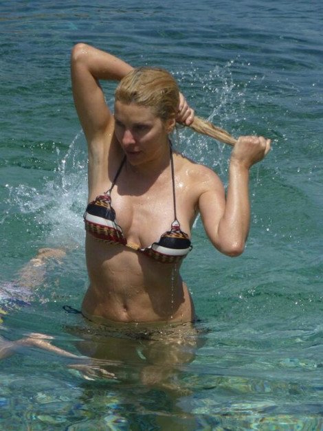 Οι βουτιές της Μενεγάκη που «τσουρούφλισαν» τους followers της [εικόνες]  | iefimerida.gr 0