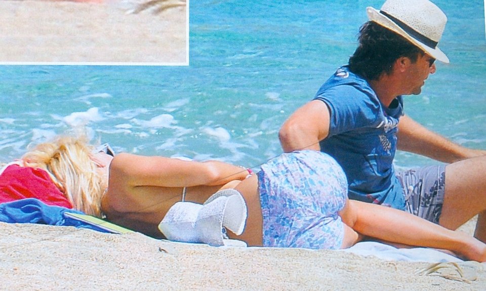 Μενεγάκη – Παντζόπουλος σε τρυφερές στιγμές στην παραλία [εικόνα] | iefimerida.gr 0