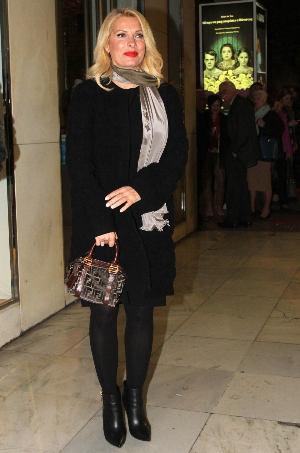 Η Ελένη Μενεγάκη περιγράφει τη συνάντηση με Τσίπρα στο θέατρο του Λαζόπουλου: Ρε παιδιά, δείχνει πολύ μικρότερός μου [βίντεο] | iefimerida.gr 0