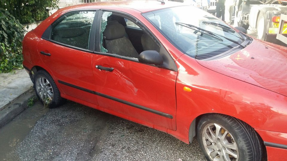 Τραγωδία στο Μενίδι: 50χρονος πνίγηκε μέσα στο αυτοκίνητό του [εικόνες] | iefimerida.gr 0