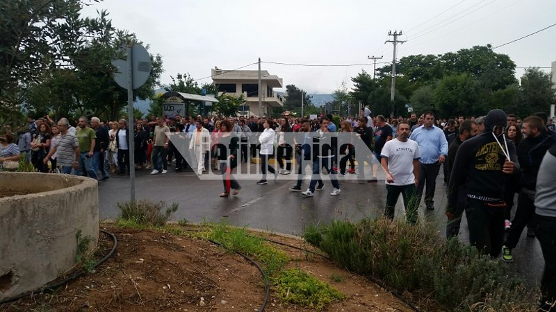 Επεισόδια στο Μενίδι -Πυρπόλησαν σπίτια Ρομά, πυροβολισμοί στον αέρα από τον καταυλισμό [εικόνες & βίντεο] | iefimerida.gr 7