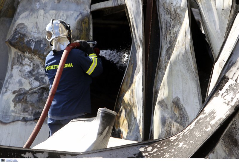 Υπό μερικό έλεγχο η φωτιά στο Μενίδι -Συνεχίζεται η επιχείρηση της πυροσβεστικής [εικόνες] | iefimerida.gr 1