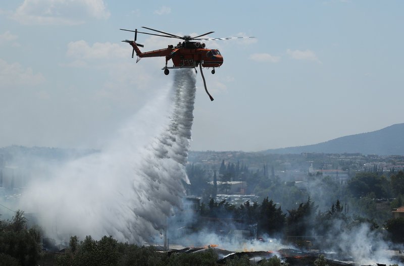 Υπό μερικό έλεγχο η φωτιά στο Μενίδι -Συνεχίζεται η επιχείρηση κατάσβεσης [εικόνες] | iefimerida.gr 1