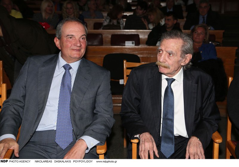 Ο Καραμανλής στην παρουσίαση της βιογραφίας του τραγουδιστή Μενιδιάτη -Τον κάλεσε η οικογένεια [εικόνες] | iefimerida.gr 5
