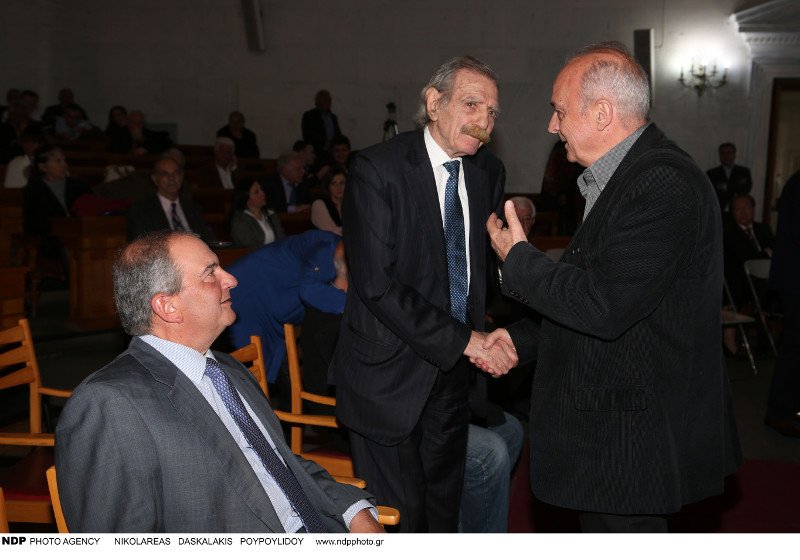 Ο Καραμανλής στην παρουσίαση της βιογραφίας του τραγουδιστή Μενιδιάτη -Τον κάλεσε η οικογένεια [εικόνες] | iefimerida.gr 7