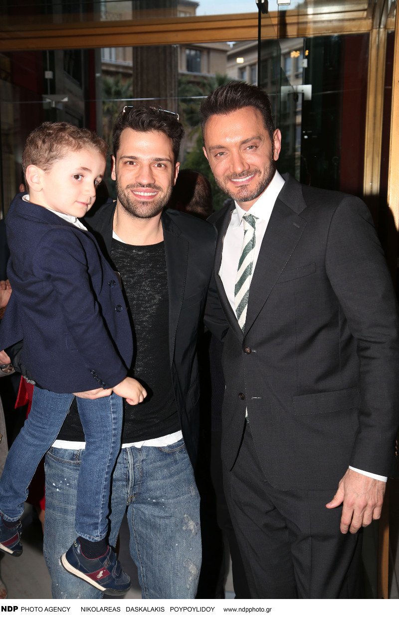 Ο Καραμανλής στην παρουσίαση της βιογραφίας του τραγουδιστή Μενιδιάτη -Τον κάλεσε η οικογένεια [εικόνες] | iefimerida.gr 13