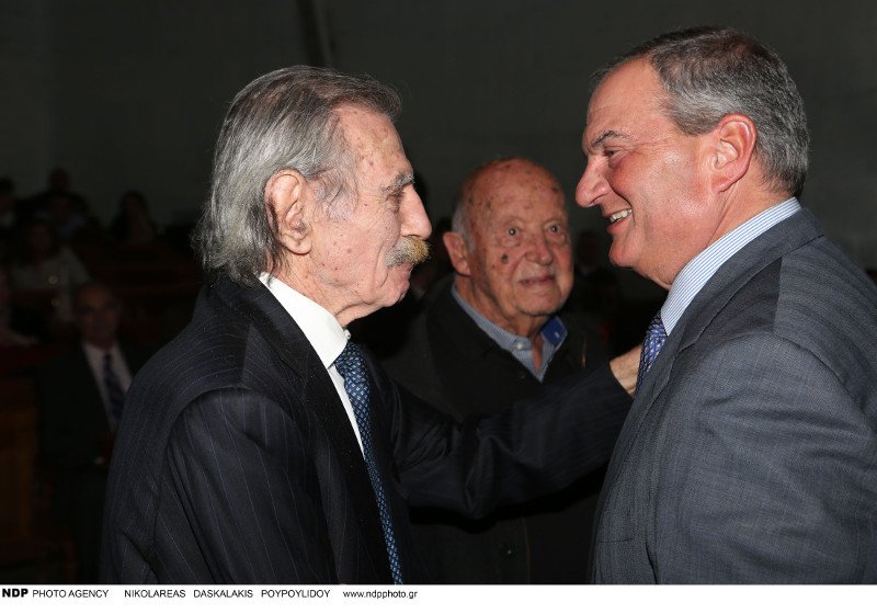 Ο Καραμανλής στην παρουσίαση της βιογραφίας του τραγουδιστή Μενιδιάτη -Τον κάλεσε η οικογένεια [εικόνες] | iefimerida.gr 12