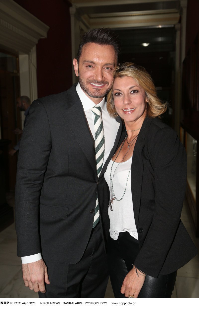 Ο Καραμανλής στην παρουσίαση της βιογραφίας του τραγουδιστή Μενιδιάτη -Τον κάλεσε η οικογένεια [εικόνες] | iefimerida.gr 15