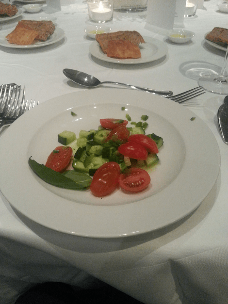 Μελιτζανοσαλάτα, τυρόπιτα, χωριάτικη, σφυρίδα και... τσίπουρο το μενού των μελών του Ecofin στο Μουσείο της Ακρόπολης [εικόνες] | iefimerida.gr 1