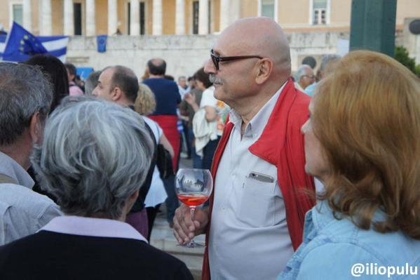 Ειρωνικό tweet Κατρούγκαλου για τους «Παραιτηθείτε»: Πού είναι ο κύριος με τη σαμπάνια; | iefimerida.gr 1