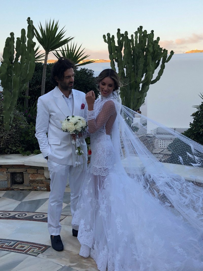 Νέες φωτό από τους γάμους Μενούνος-Οικονομάκου -Οι λεπτομέρειες στα νυφικά που δεν είδε κανείς [εικόνες] | iefimerida.gr 2