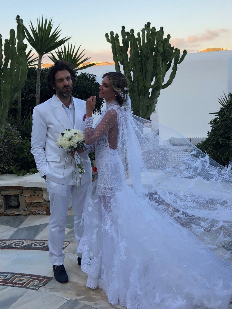 Νέες φωτό από τους γάμους Μενούνος-Οικονομάκου -Οι λεπτομέρειες στα νυφικά που δεν είδε κανείς [εικόνες] | iefimerida.gr 3