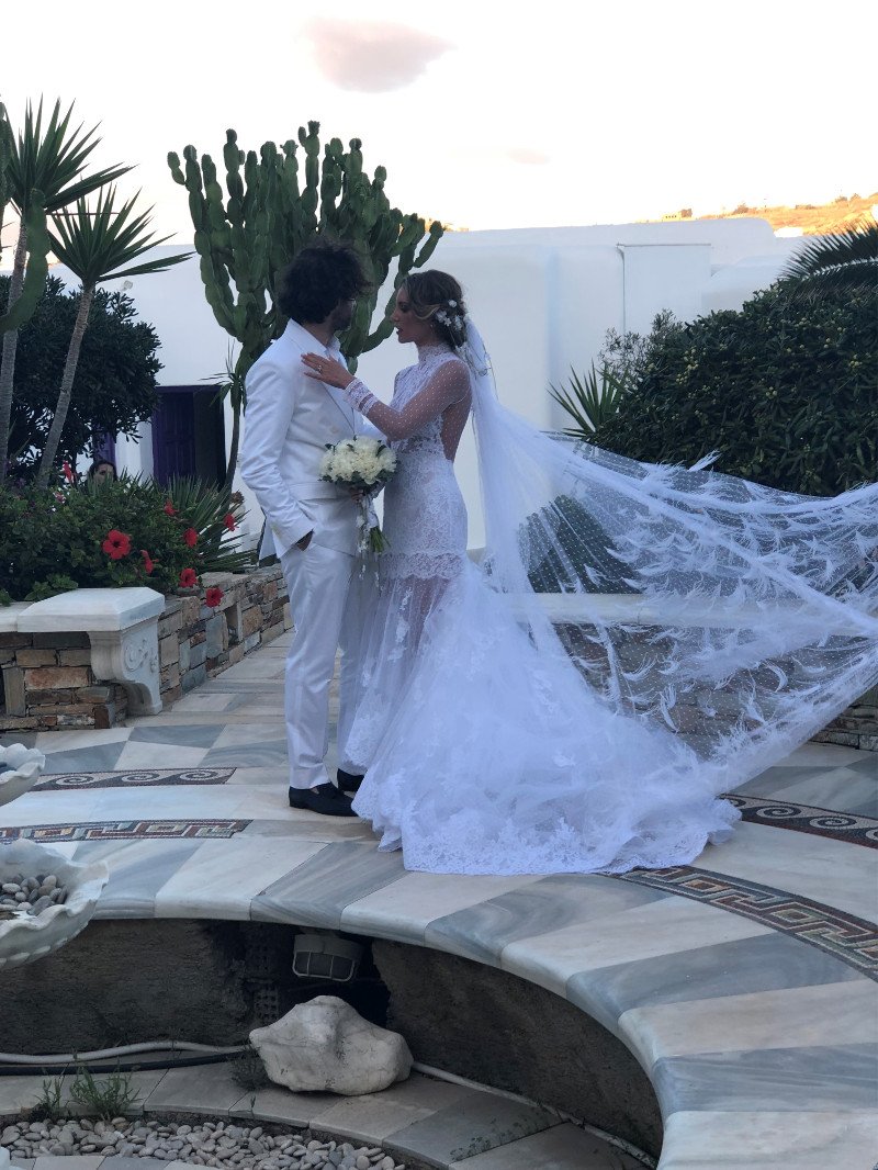 Νέες φωτό από τους γάμους Μενούνος-Οικονομάκου -Οι λεπτομέρειες στα νυφικά που δεν είδε κανείς [εικόνες] | iefimerida.gr 4