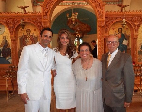 Η Μαρία Μενούνος έβαλε τον 40χρονο σύντροφό της να βαπτιστεί χριστιανός ορθόδοξος -Δείτε τον με τα βαπτιστικά του [εικόνες] | iefimerida.gr 0