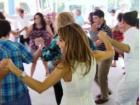 Η Μαρία Μενούνος έβαλε τον 40χρονο σύντροφό της να βαπτιστεί χριστιανός ορθόδοξος -Δείτε τον με τα βαπτιστικά του [εικόνες] | iefimerida.gr 3