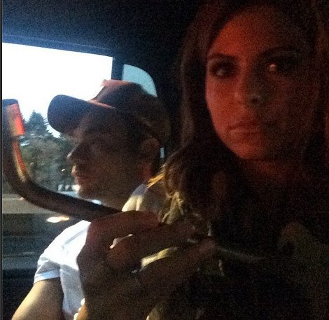 Αγωνία για τη Μαρία Μενούνος: Δέχθηκε επίθεση ενώ ήταν μέσα στο αυτοκίνητό της [εικόνες] | iefimerida.gr 1