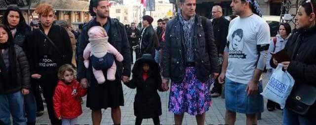 Ανδρες διαδήλωσαν φορώντας φούστες στην Τουρκία -Ηχηρό μήνυμα κατά της βίας σε βάρος γυναικών [εικόνες&βίντεο] | iefimerida.gr 3