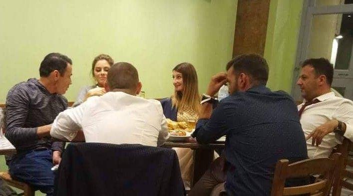 Μαρία Μενούνος: Για σουβλάκια στην Καλαμάτα μετά τον γάμο [εικόνες] | iefimerida.gr 0