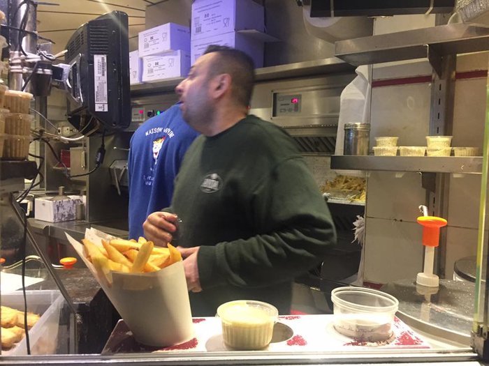 Η Aνγκελα Μέρκελ τρώει «βρώμικο» σε καντίνα μετά τη Σύνοδο [εικόνες] | iefimerida.gr 2