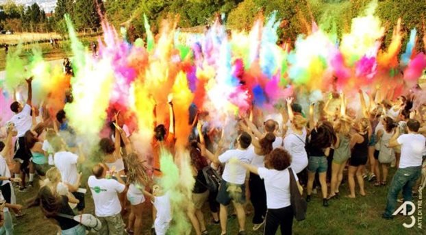 «Ημέρα των Χρωμάτων» στη Θεσσαλονίκη - Ετοιμασθείτε να λερωθείτε [εικόνες] | iefimerida.gr 1