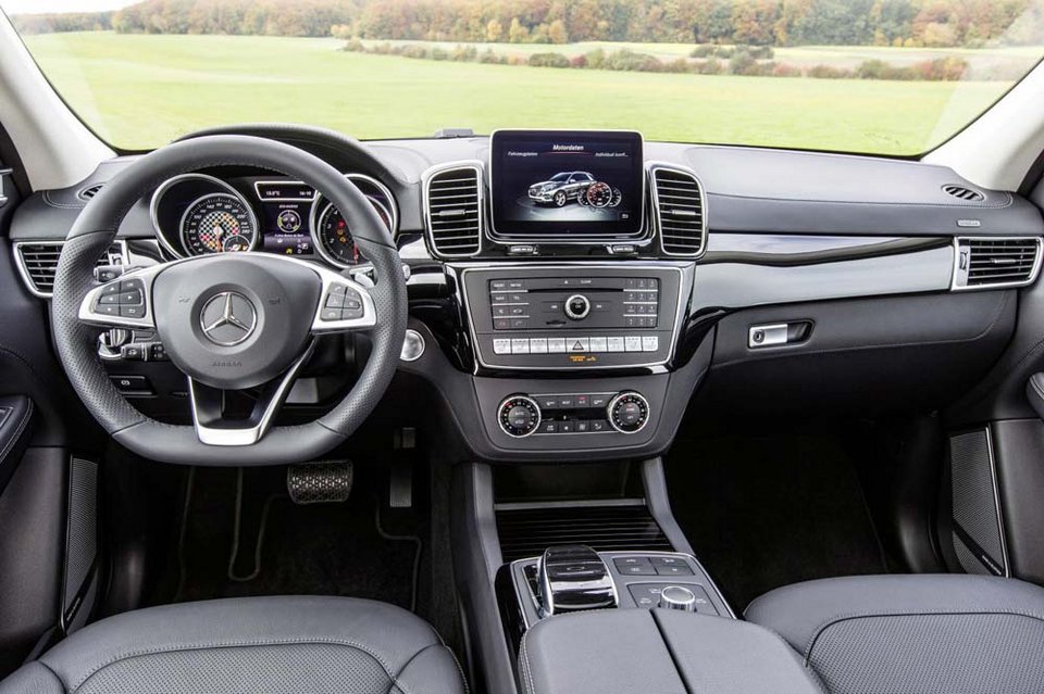 Η καινούργια Mercedes GLE γίνεται και 450 AMG | iefimerida.gr 2