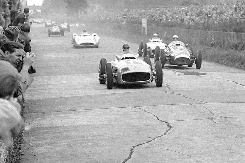Mercedes W196: Πωλείται το ιστορικό μονοθέσιο του θρυλικού Fangio | iefimerida.gr 1