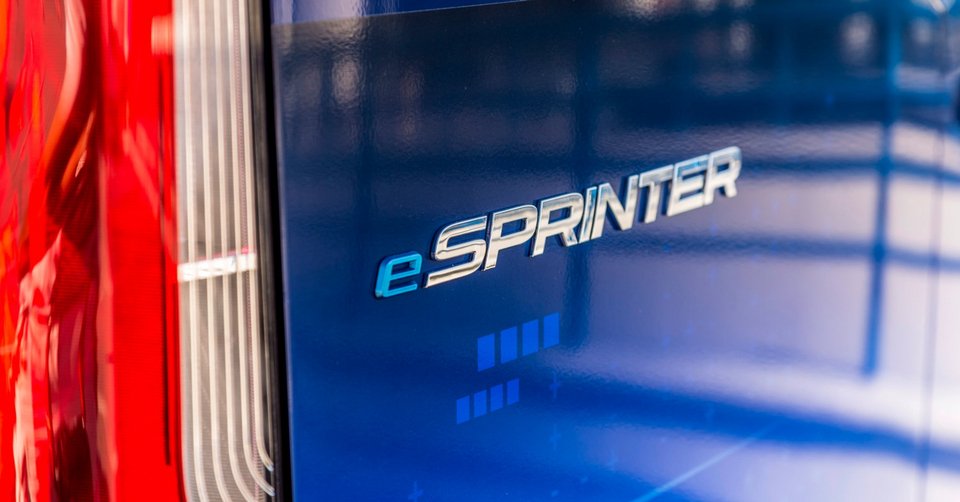 H Mercedes θα συνεργαστεί με την Tesla στα ηλεκτρικά βαν; | iefimerida.gr 0