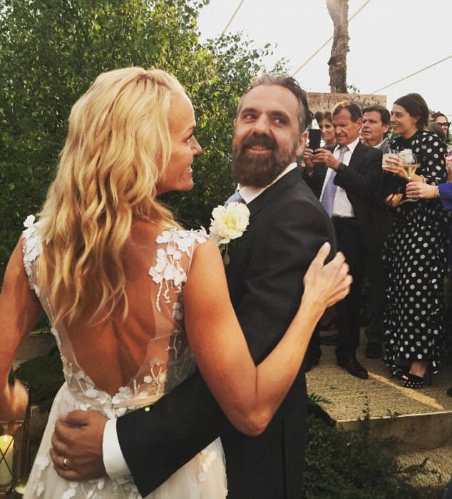 Παντρεύτηκε ξανά η κόρη του Μέρντοχ -Επίδειξη χλιδής με σαμπάνια των 861 ευρώ [εικόνες] | iefimerida.gr 1