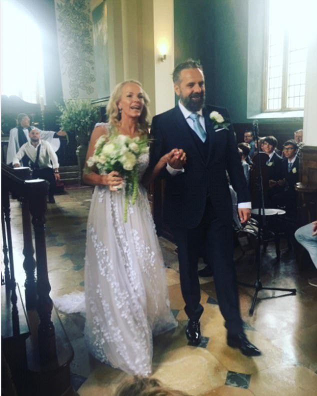 Παντρεύτηκε ξανά η κόρη του Μέρντοχ -Επίδειξη χλιδής με σαμπάνια των 861 ευρώ [εικόνες] | iefimerida.gr 2