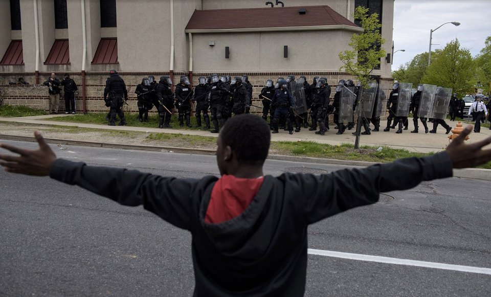 Εκτός ελέγχου η οργή των Αφροαμερικανών: Πυρπόλησαν γηροκομείο -Σε κατάσταση εκτάκτου ανάγκης το Μέριλαντ [εικόνες & βίντεο] | iefimerida.gr 24