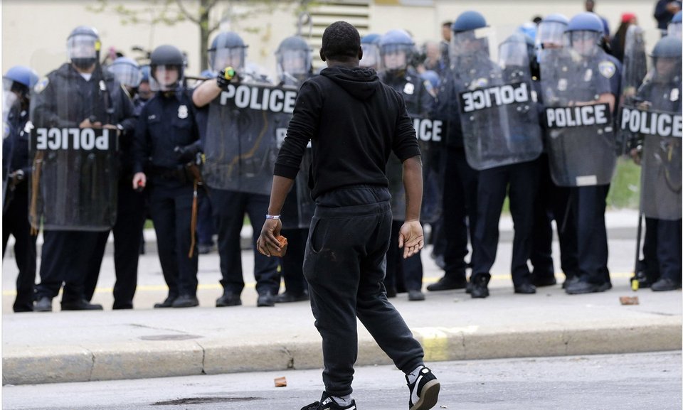 Εκτός ελέγχου η οργή των Αφροαμερικανών: Πυρπόλησαν γηροκομείο -Σε κατάσταση εκτάκτου ανάγκης το Μέριλαντ [εικόνες & βίντεο] | iefimerida.gr 34