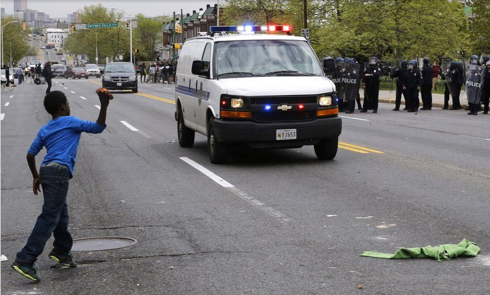 Εκτός ελέγχου η οργή των Αφροαμερικανών: Πυρπόλησαν γηροκομείο -Σε κατάσταση εκτάκτου ανάγκης το Μέριλαντ [εικόνες & βίντεο] | iefimerida.gr 29