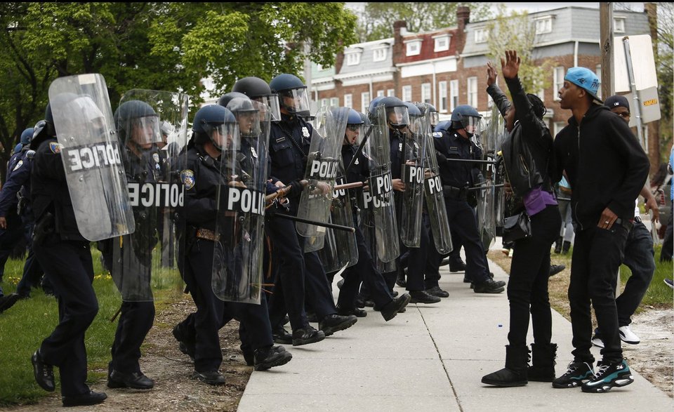 Εκτός ελέγχου η οργή των Αφροαμερικανών: Πυρπόλησαν γηροκομείο -Σε κατάσταση εκτάκτου ανάγκης το Μέριλαντ [εικόνες & βίντεο] | iefimerida.gr 36
