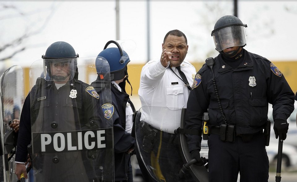 Εκτός ελέγχου η οργή των Αφροαμερικανών: Πυρπόλησαν γηροκομείο -Σε κατάσταση εκτάκτου ανάγκης το Μέριλαντ [εικόνες & βίντεο] | iefimerida.gr 25