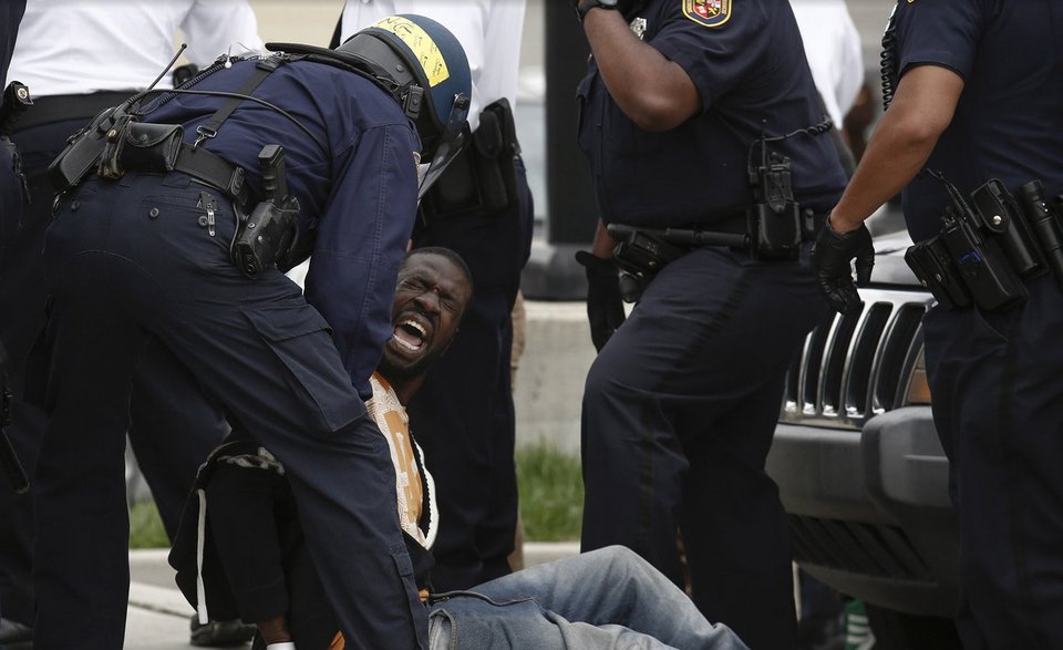 Εκτός ελέγχου η οργή των Αφροαμερικανών: Πυρπόλησαν γηροκομείο -Σε κατάσταση εκτάκτου ανάγκης το Μέριλαντ [εικόνες & βίντεο] | iefimerida.gr 39