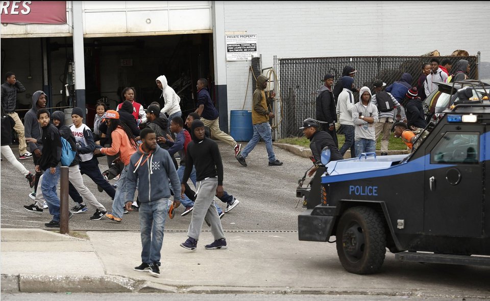 Εκτός ελέγχου η οργή των Αφροαμερικανών: Πυρπόλησαν γηροκομείο -Σε κατάσταση εκτάκτου ανάγκης το Μέριλαντ [εικόνες & βίντεο] | iefimerida.gr 40