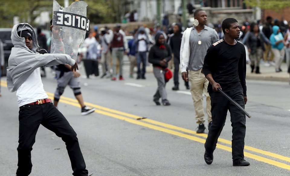 Εκτός ελέγχου η οργή των Αφροαμερικανών: Πυρπόλησαν γηροκομείο -Σε κατάσταση εκτάκτου ανάγκης το Μέριλαντ [εικόνες & βίντεο] | iefimerida.gr 42