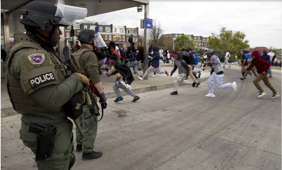 Εκτός ελέγχου η οργή των Αφροαμερικανών: Πυρπόλησαν γηροκομείο -Σε κατάσταση εκτάκτου ανάγκης το Μέριλαντ [εικόνες & βίντεο] | iefimerida.gr 44