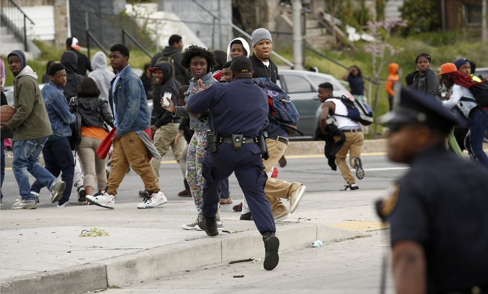 Εκτός ελέγχου η οργή των Αφροαμερικανών: Πυρπόλησαν γηροκομείο -Σε κατάσταση εκτάκτου ανάγκης το Μέριλαντ [εικόνες & βίντεο] | iefimerida.gr 10