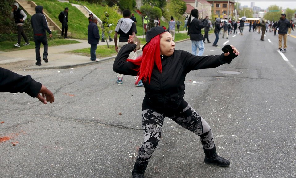 Εκτός ελέγχου η οργή των Αφροαμερικανών: Πυρπόλησαν γηροκομείο -Σε κατάσταση εκτάκτου ανάγκης το Μέριλαντ [εικόνες & βίντεο] | iefimerida.gr 7