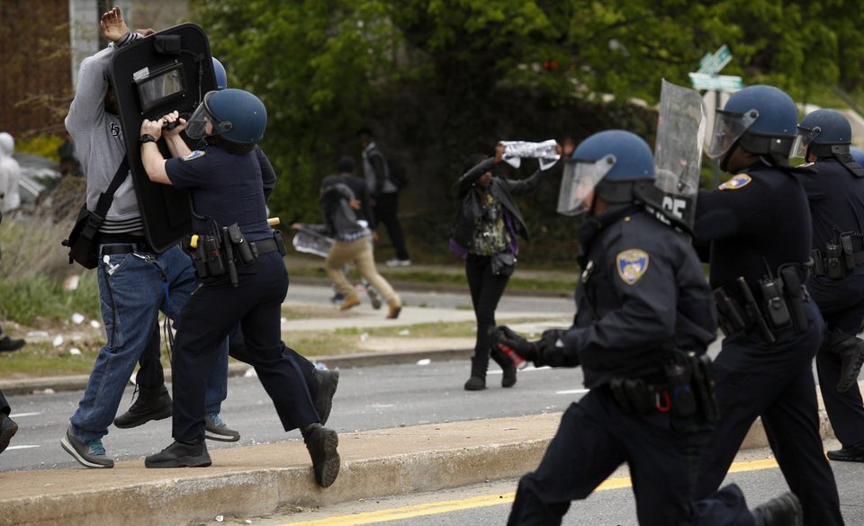 Εκτός ελέγχου η οργή των Αφροαμερικανών: Πυρπόλησαν γηροκομείο -Σε κατάσταση εκτάκτου ανάγκης το Μέριλαντ [εικόνες & βίντεο] | iefimerida.gr 6