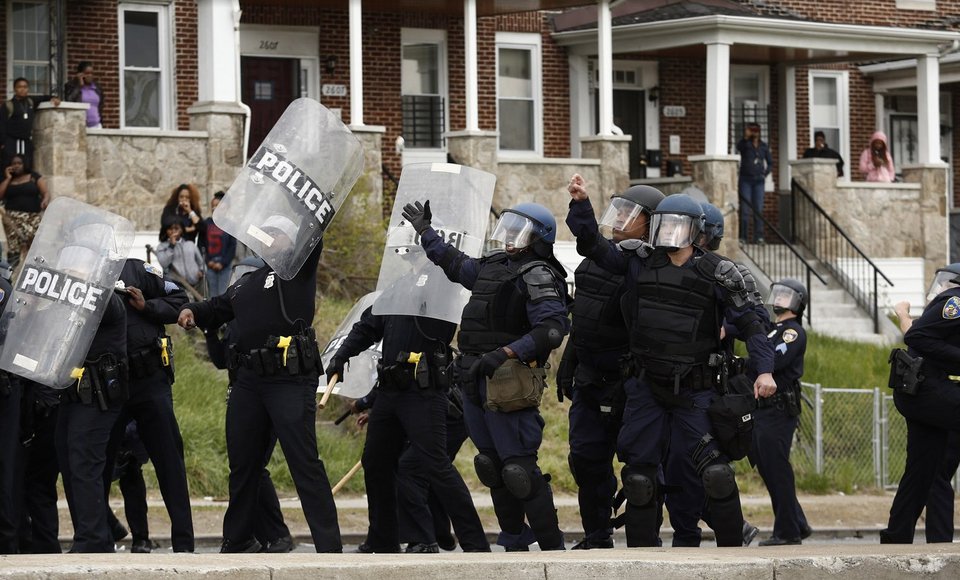 Εκτός ελέγχου η οργή των Αφροαμερικανών: Πυρπόλησαν γηροκομείο -Σε κατάσταση εκτάκτου ανάγκης το Μέριλαντ [εικόνες & βίντεο] | iefimerida.gr 13