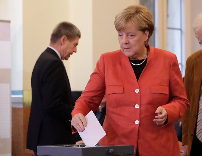 Η Μέρκελ ψήφισε... αμίλητη [εικόνες & βίντεο]  | iefimerida.gr 5